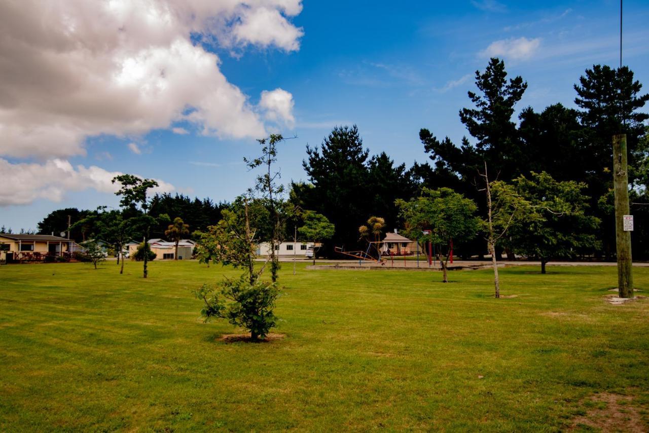 Beach Road Holiday Park Otatara Exterior foto